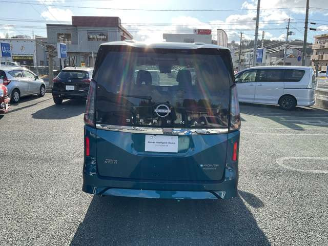 セレナ1.4 e-4ORCE ハイウェイスターV 4WD
