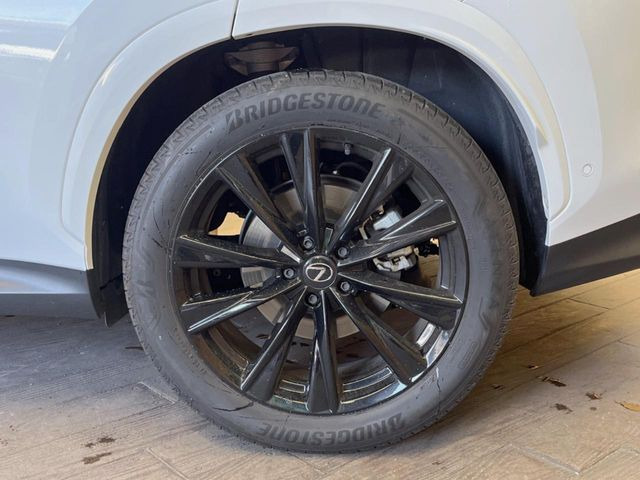 �y����20�C���`�A���~�z�C�[���z�O�ςɃ}�b�`���������A���~�z�C�[���𑕒����Ă���܂��B�e��ЊO�A���~�z�C�[����A�X�^�b�h���X�^�C�����戵�����Ă���܂��B���񂲑��k����������