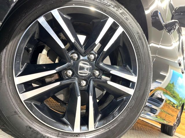 �y����17�C���`�A���~�z�C�[���z�O�ςɃ}�b�`���������A���~�z�C�[���𑕒����Ă���܂��B�e��ЊO�A���~�z�C�[����A�X�^�b�h���X�^�C�����戵�����Ă���܂��B���񂲑��k����������