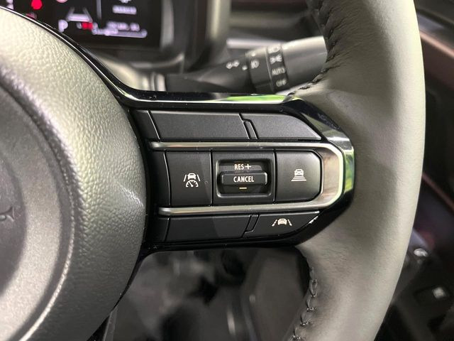 【アダプティブクルーズコントロール】高速道路での長距離走行が楽に!!自動で速度を保つクルーズコントロールが、衝突軽減システムと連携し、前方の車両を感知して車間を保つように速度調節してくれます!!