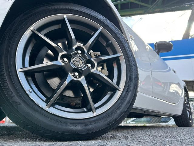 �y����16�C���`�A���~�z�C�[���z�O�ςɃ}�b�`���������A���~�z�C�[���𑕒����Ă���܂��B�e��ЊO�A���~�z�C�[����A�X�^�b�h���X�^�C�����戵�����Ă���܂��B���񂲑��k����������