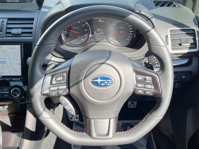 �y�����v�����X�e�A�����O�z�㎿�Ȋv���g�p���邱�ƂŁA��ɂ����������݂ƂĂ��^�]���₷���n���h���ł���