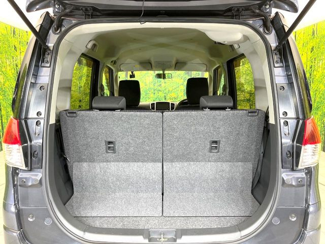 ���i�̂���������ʋ΁A���}���ɏ\���ȉ׎��X�y�[�X���m�ۂ��Ă���܂��B�Z�J���h�V�[�g��|���ƁA�傫�ȉו��̐ύڂ��\�ł���