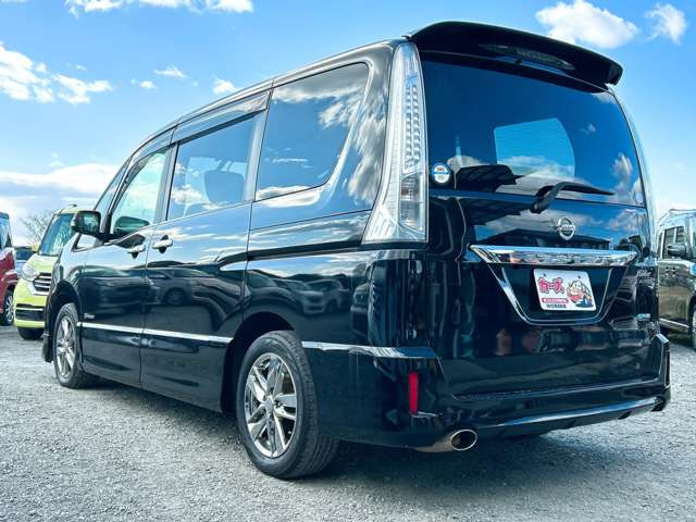 ���X�ł͌y�����Ԃ��畁�ʎԂ܂ŕ��L���I�[�����[�J�[�̎Ԏ�E�F�E�O���[�h��L�x�ɑ����Ă���܂��B