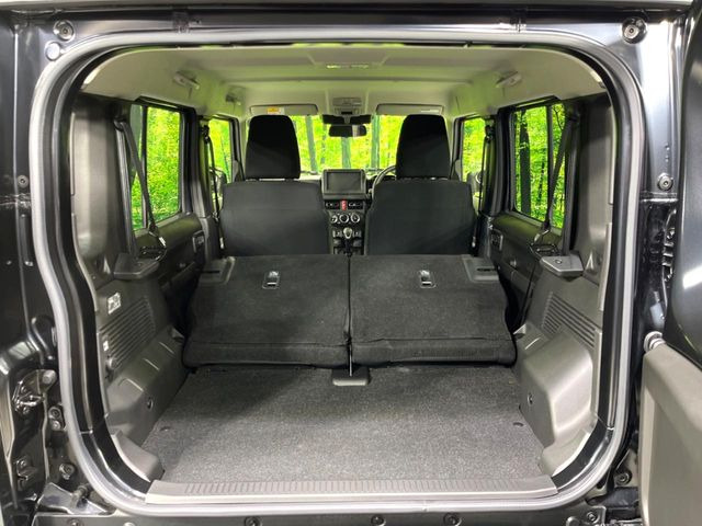 ���i�̂���������ʋ΁A���}���ɏ\���ȉ׎��X�y�[�X���m�ۂ��Ă���܂��B�Z�J���h�V�[�g��|���ƁA�傫�ȉו��̐ύڂ��\�ł���