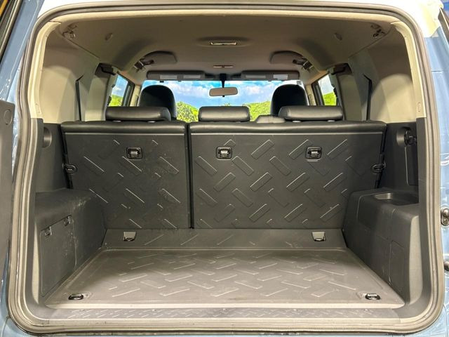 ���i�̂���������ʋ΁A���}���ɏ\���ȉ׎��X�y�[�X���m�ۂ��Ă���܂��B�Z�J���h�V�[�g��|���ƁA�傫�ȉו��̐ύڂ��\�ł���