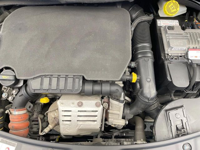 �����X�ł́A�e���[�J�[�̐�p�f�f�e�X�^�[�𓱓��B���Ǝ��i�����e�N�j�J���X�^�b�t���풓���Ă���܂��̂ŁA������̍ۂɂ����S���Ă����p���������܂��B