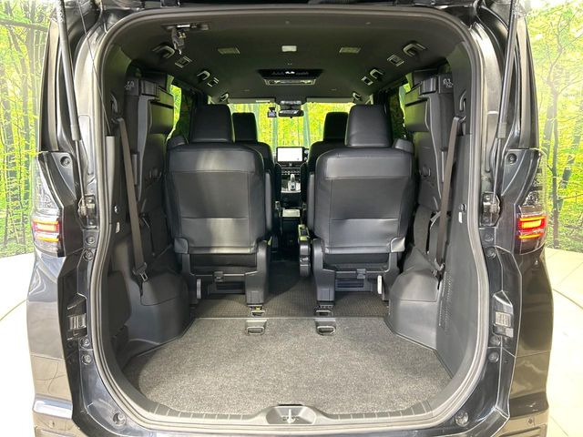 ���i�̂���������ʋ΁A���}���ɏ\���ȉ׎��X�y�[�X���m�ۂ��Ă���܂��B�Z�J���h�V�[�g��|���ƁA�傫�ȉו��̐ύڂ��\�ł���