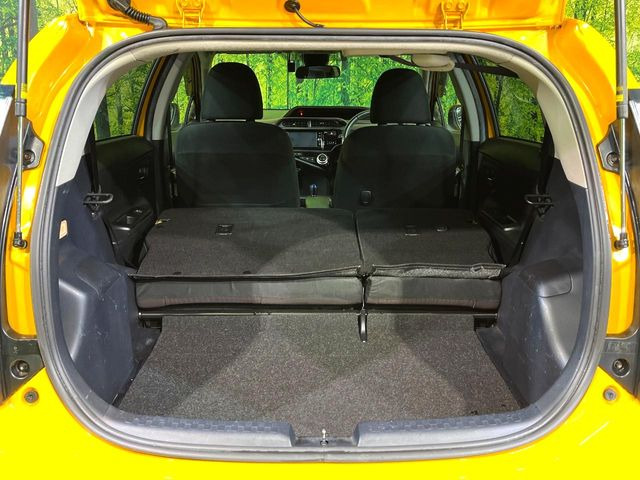 ���i�̂���������ʋ΁A���}���ɏ\���ȉ׎��X�y�[�X���m�ۂ��Ă���܂��B�Z�J���h�V�[�g��|���ƁA�傫�ȉו��̐ύڂ��\�ł���