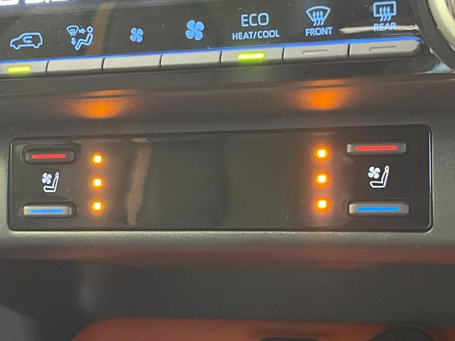 【シートベンチレーション】夏場は涼しい風でお尻や背中の熱やムレを防ぎ、冬はエアコンよりも早く温まってポカポカに!季節を問わず快適に過ごせます。