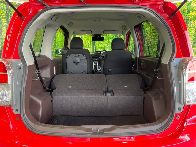 ���i�̂���������ʋ΁A���}���ɏ\���ȉ׎��X�y�[�X���m�ۂ��Ă���܂��B�Z�J���h�V�[�g��|���ƁA�傫�ȉו��̐ύڂ��\�ł���