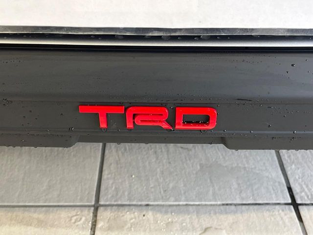 【TRDエアロ】人気のTRDエアロを装備!クルマの外観がよりスタイリッシュになり、街中で存在感あふれる1台に♪将来買い替える時にもリセールに影響しやすく、価値ある人気の装備です!