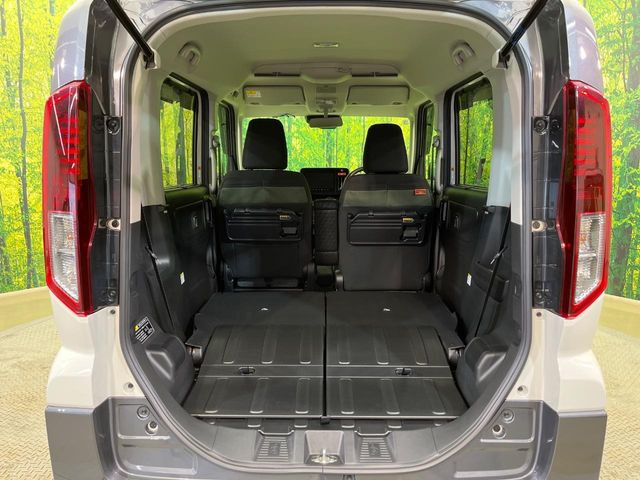 後席を格納すると、これだけの広さが!シーンに合わせたシートアレンジで、大きな荷物も積むことが出来ます♪