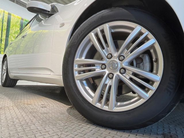 【純正17インチアルミホイール】外観にマッチした純正アルミホイールを装着しております。各種社外アルミホイールや、スタッドレスタイヤも取扱いしております。是非ご相談ください♪