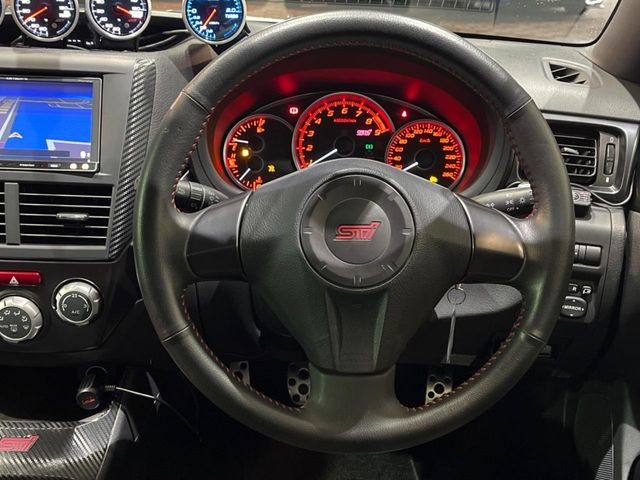 �y�����v�����X�e�A�����O�z�㎿�Ȋv���g�p���邱�ƂŁA��ɂ����������݂ƂĂ��^�]���₷���n���h���ł���