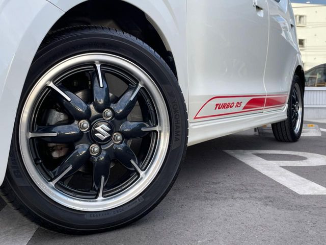 �y����15�C���`�A���~�z�C�[���z�O�ςɃ}�b�`���������A���~�z�C�[���𑕒����Ă���܂��B�e��ЊO�A���~�z�C�[����A�X�^�b�h���X�^�C�����戵�����Ă���܂��B���񂲑��k����������