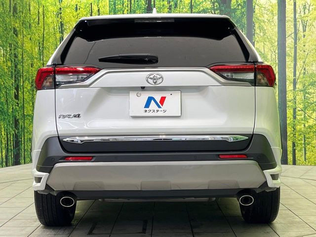 安心の最長10年・走行無制限保証(有償)をご用意。保証内容も充実はもちろん、無料点検&オイル交換や、年中無休の全国・24時間ロードサービスも付帯されておりますのでご安心下さい。