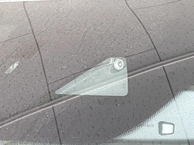 �y�X�}�[�g�V�e�B�u���[�L�T�|�[�g�z�ᑬ���s���ɑO���̎ԗ�����F�����A�Փ˂������Ȏ��͌x��ƃu���[�L�ŏՓˉ���Ɣ�Q�y�����A�V�X�g�B�����S�Ƀh���C�u�����y���݂��������܂��B