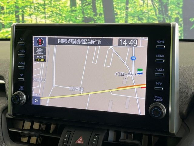 【9インチ 純正ナビ】人気の純正ナビを装備しております。ナビの使いやすさはもちろん、オーディオ機能も充実!キャンプや旅行はもちろん、通勤や買い物など普段のドライブも楽しくなるはず♪