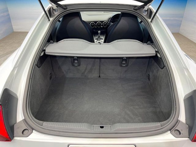 ●トランクルーム:趣味が広がる収容スペース!これだけの広さがあればお買い物やレジャーなどにも最適です!使用感も少なくきれいな状態を維持しております。