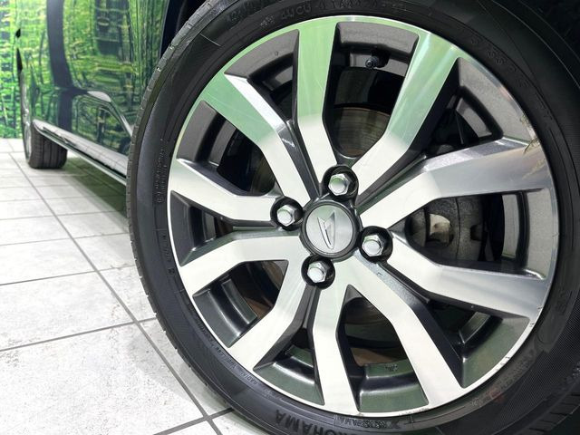 �y����15�C���`�A���~�z�C�[���z�O�ςɃ}�b�`���������A���~�z�C�[���𑕒����Ă���܂��B�e��ЊO�A���~�z�C�[����A�X�^�b�h���X�^�C�����戵�����Ă���܂��B���񂲑��k����������