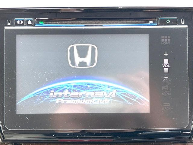 【純正ナビ】人気の純正ナビを装備しております。ナビの使いやすさはもちろん、オーディオ機能も充実!キャンプや旅行はもちろん、通勤や買い物など普段のドライブも楽しくなるはず♪