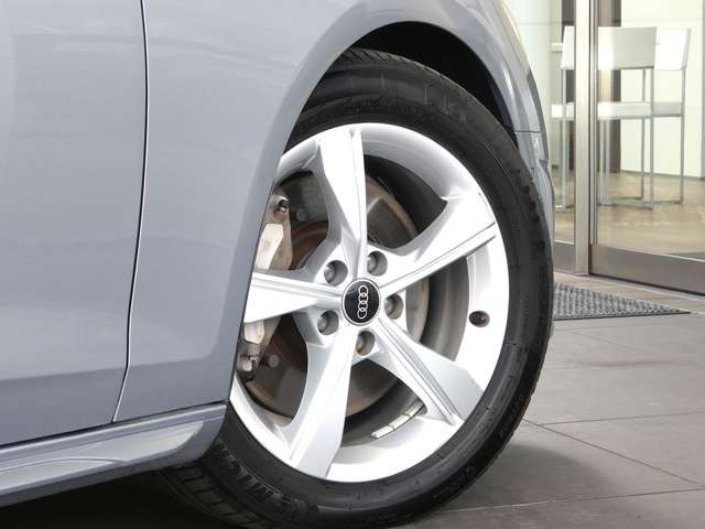 A4アバント45 TFSI クワトロ アドバンスド 4WD