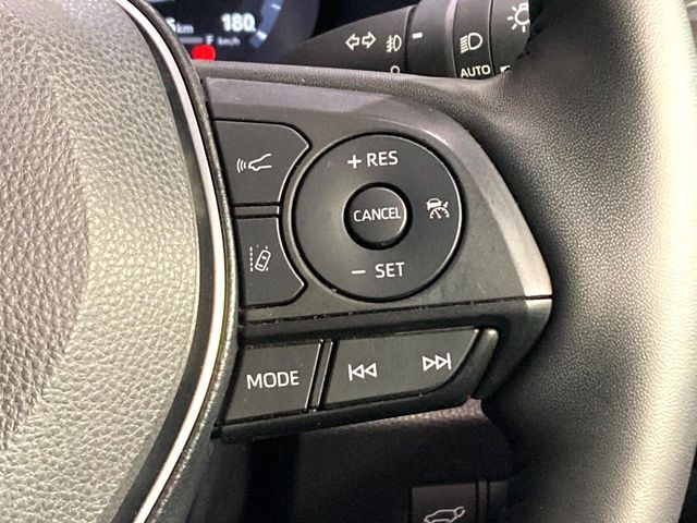 【レーダークルーズコントロール】高速道路での長距離走行が楽に!!自動で速度を保つクルーズコントロールが、衝突軽減システムと連携し、前方の車両を感知して車間を保つように速度調節してくれます!!