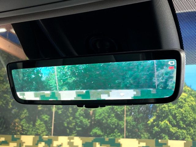 【デジタルインナーミラー】カメラが撮影した車両後方の映像をルームミラー内に表示。クリアな視界で状況の確認が可能です!※ドラレコ機能ご利用には別途SDカードをご用意いただく場合があります。