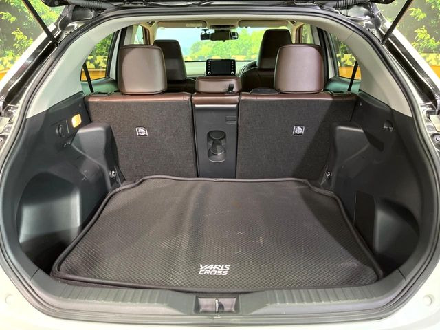 ���i�̂���������ʋ΁A���}���ɏ\���ȉ׎��X�y�[�X���m�ۂ��Ă���܂��B�Z�J���h�V�[�g��|���ƁA�傫�ȉו��̐ύڂ��\�ł���