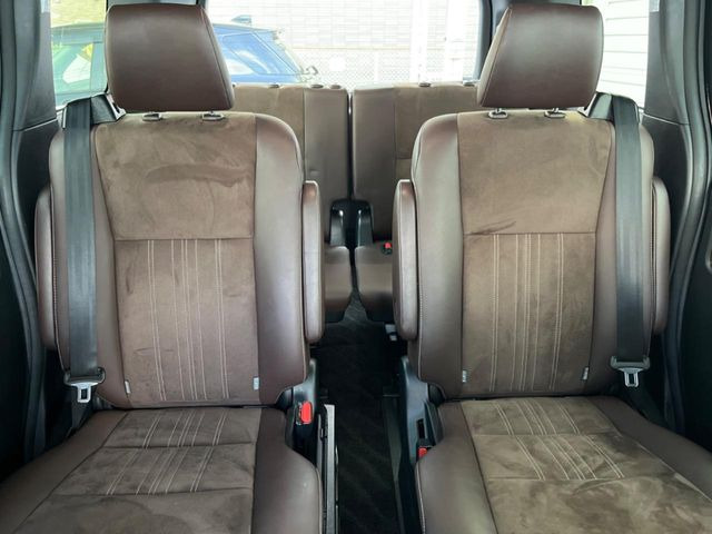 3列目シートはもちろん状態良好☆大人でもゆったりと座って頂けますので、大人数でのお出かけもラクラクです♪ご家族で、気の知れた仲間で、ドライブに行くのが楽しみですね♪