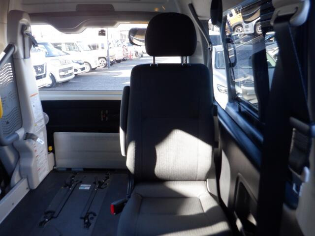 �ԓ��͐��Ǝ҂ɂĎ����N���[�j���O�{�H�ς݂Ȃ̂ŁA��ϐ����ł��B�I���b�N�X�����Ԃł݂͂Ȃ��܂ɉ��K�ȃh���C�u�����񑩂��܂��B