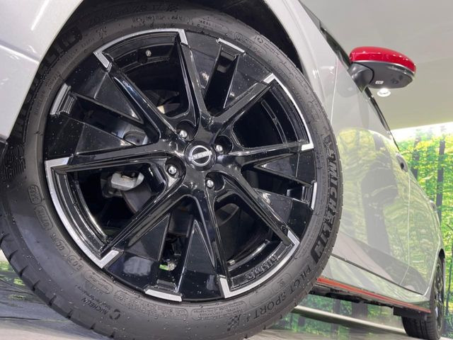 �y����17�C���`�A���~�z�C�[���z�O�ςɃ}�b�`���������A���~�z�C�[���𑕒����Ă���܂��B�e��ЊO�A���~�z�C�[����A�X�^�b�h���X�^�C�����戵�����Ă���܂��B���񂲑��k����������