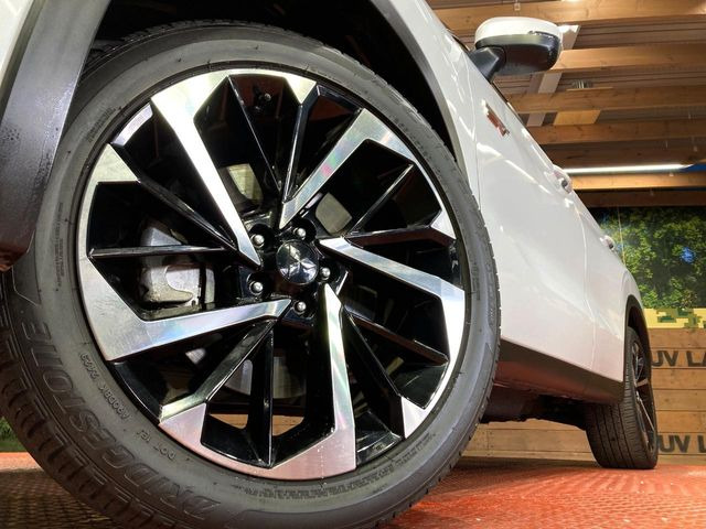 �y����20�C���`�A���~�z�C�[���z�O�ςɃ}�b�`���������A���~�z�C�[���𑕒����Ă���܂��B�e��ЊO�A���~�z�C�[����A�X�^�b�h���X�^�C�����戵�����Ă���܂��B���񂲑��k����������