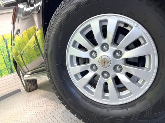 �y����18�C���`�A���~�z�C�[���z�O�ςɃ}�b�`���������A���~�z�C�[���𑕒����Ă���܂��B�e��ЊO�A���~�z�C�[����A�X�^�b�h���X�^�C�����戵�����Ă���܂��B���񂲑��k����������