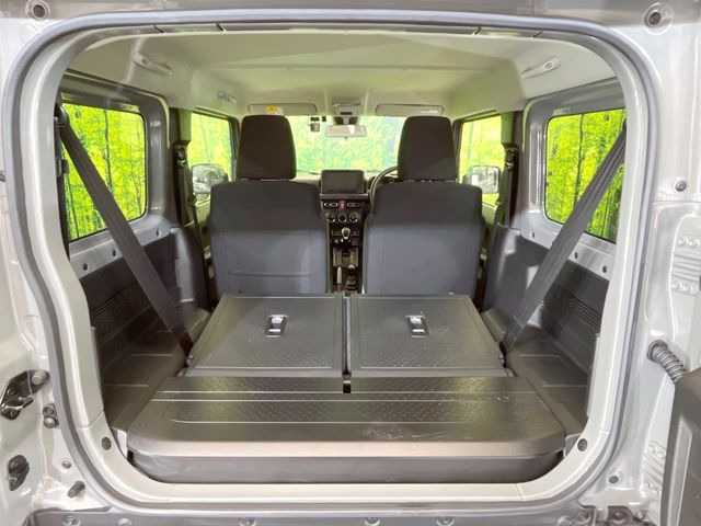 ���i�̂���������ʋ΁A���}���ɏ\���ȉ׎��X�y�[�X���m�ۂ��Ă���܂��B�Z�J���h�V�[�g��|���ƁA�傫�ȉו��̐ύڂ��\�ł���