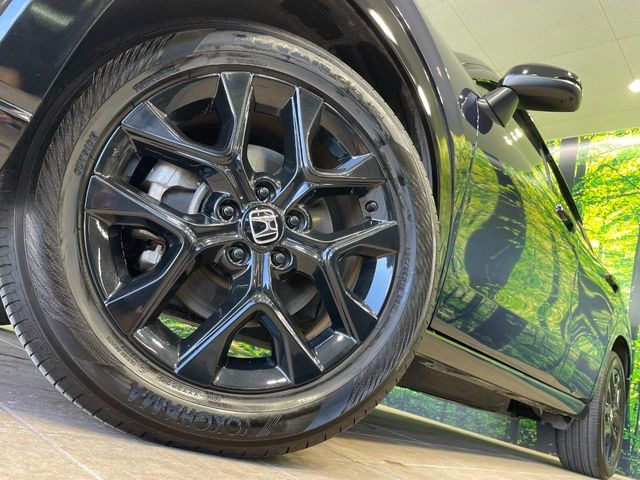 �y����18�C���`�A���~�z�C�[���z�O�ςɃ}�b�`���������A���~�z�C�[���𑕒����Ă���܂��B�e��ЊO�A���~�z�C�[����A�X�^�b�h���X�^�C�����戵�����Ă���܂��B���񂲑��k����������