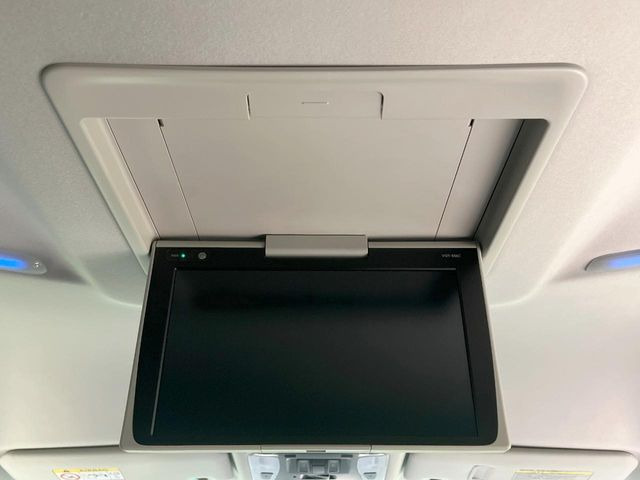 �y�����G���^�[�e�C�������g�V�X�e���z��Ȃɂ�����̕����喞���́A�l�C���[�J�[�I�v�V�����𑕔��B��p�̉����V�X�e���ƁA���ʂ̃��j�^�[�ňړ�����DVD�������y���݂��������܂��B