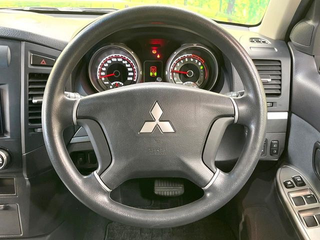 �y�X�G�[�h�X�e�A�����O�z����ɂ����f�ނ��̗p����A�O���b�v���\�ɗD�ꂽ�X�e�A�����O�ł��B�n���h�����O���̑��쐫�����サ�A���S�E���S�ȑ��s�ɍv�����܂��B���������ӂ�錩���ڂ������ł��ˁ�