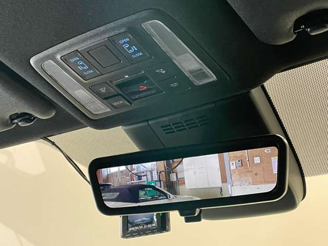 �h�����R�t���̎ЊO�i�����t���邱�Ƃ��\�ł�!�ŋ߂͂��̃f�W�^�����[���~���[���C�ɂȂ���͐����x�����k��!!