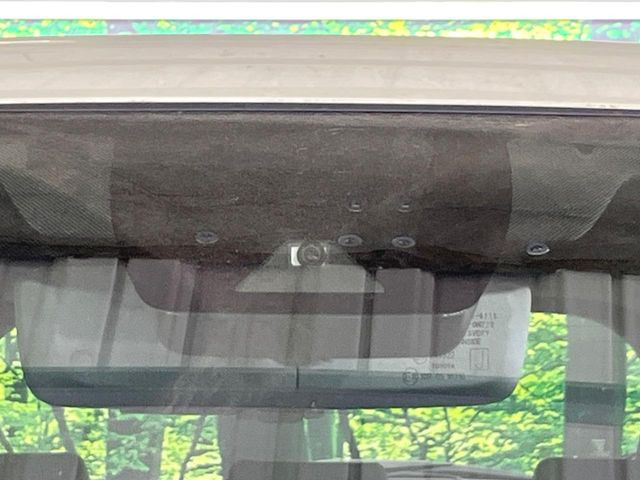 【トヨタセーフティセンス】走行中に前方の車両等を認識し、衝突しそうな時は警報とブレーキで衝突回避と被害軽減をアシスト。より安全にドライブをお楽しみいただけます。