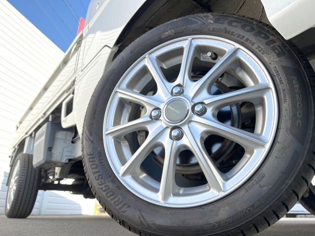 �y14�C���`�A���~�z�C�[���z�O�ςɃ}�b�`�����A���~�z�C�[���𑕒����Ă���܂��B�e��A���~�z�C�[����A�X�^�b�h���X�^�C�����戵�����Ă���܂��B���񂲑��k����������