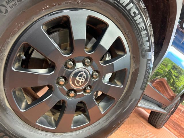 �y����18�C���`�A���~�z�C�[���z�O�ςɃ}�b�`���������A���~�z�C�[���𑕒����Ă���܂��B�e��ЊO�A���~�z�C�[����A�X�^�b�h���X�^�C�����戵�����Ă���܂��B���񂲑��k����������