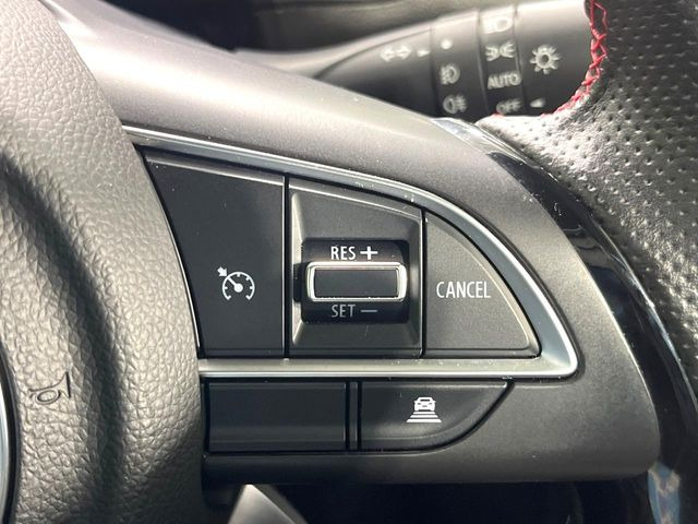 �y�N���[�Y�R���g���[���z�������H�����N���N���s�B�A�N�Z���𗣂��Ă���葬�x�ő��s���ł��A�������^�]���̕��S���y��!�����E�������ȒP�ȃX�C�b�`����Œ����ł��܂��B