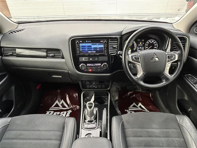 アウトランダーPHEV2.0 G ナビパッケージ 4WD