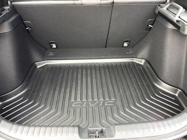 ���i�̂���������ʋ΁A���}���ɏ\���ȉ׎��X�y�[�X���m�ۂ��Ă���܂��B