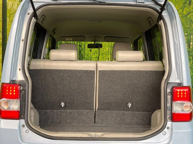 ���i�̂���������ʋ΁A���}���ɏ\���ȉ׎��X�y�[�X���m�ۂ��Ă���܂��B�Z�J���h�V�[�g��|���ƁA�傫�ȉו��̐ύڂ��\�ł���