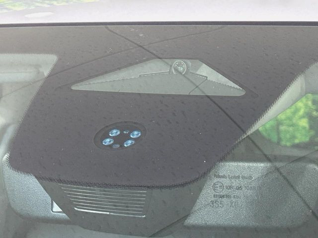 �y�z���_�Z���V���O�z���s���ɑO���̎ԗ�����F�����A�Փ˂������Ȏ��͌x��ƃu���[�L�ŏՓˉ���Ɣ�Q�y�����A�V�X�g�B�����S�Ƀh���C�u�����y���݂��������܂��B