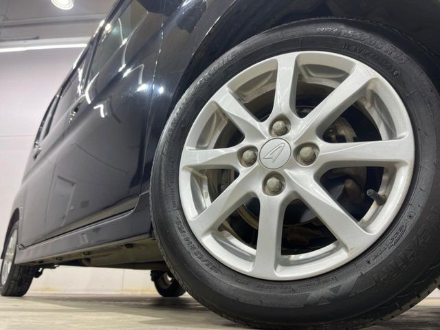 �y����14�C���`�A���~�z�C�[���z�O�ςɃ}�b�`���������A���~�z�C�[���𑕒����Ă���܂��B�e��ЊO�A���~�z�C�[����A�X�^�b�h���X�^�C�����戵�����Ă���܂��B���񂲑��k����������