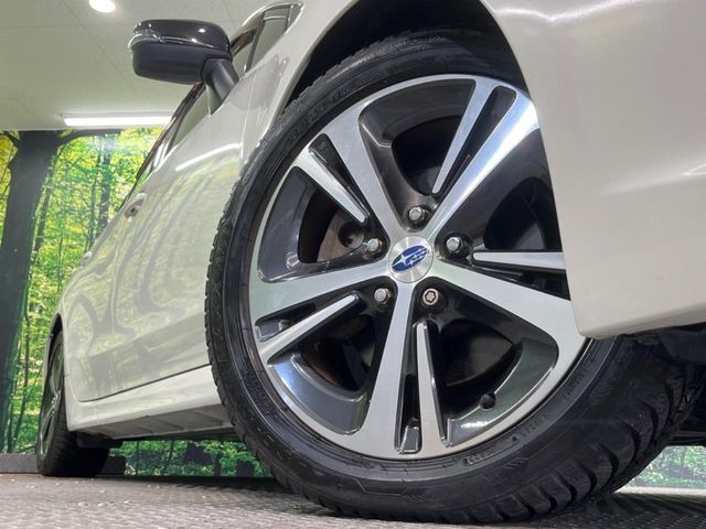 �y����17�C���`�A���~�z�C�[���z�O�ςɃ}�b�`���������A���~�z�C�[���𑕒����Ă���܂��B�e��ЊO�A���~�z�C�[����A�X�^�b�h���X�^�C�����戵�����Ă���܂��B���񂲑��k����������